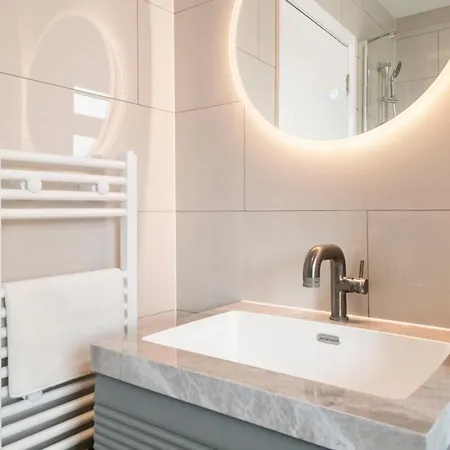 Relax In Style I Business & Leisure I Free Parking Apartment London