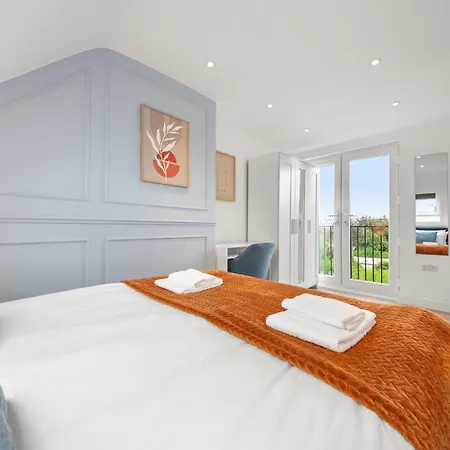Relax In Style I Business & Leisure I Free Parking London