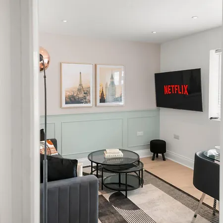 Relax In Style I Business & Leisure I Free Parking Apartment London