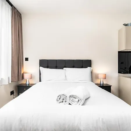 The Turrets, Willesden Apartment