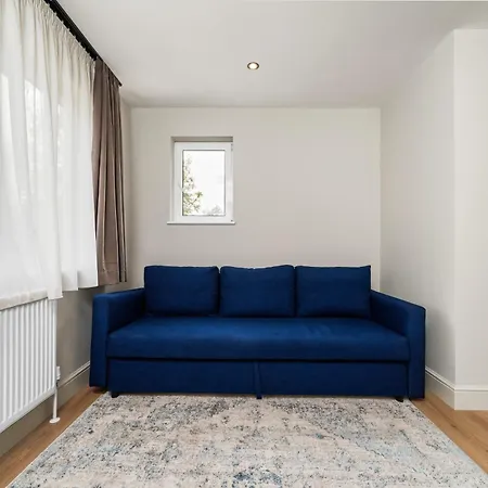The Turrets, Willesden Apartment
