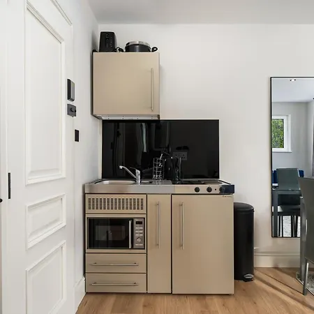 The Turrets, Willesden Apartment