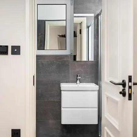 The Turrets, Willesden Apartment London