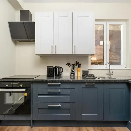 The Turrets, Willesden Apartment
