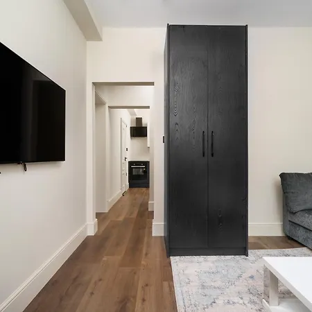 The Turrets, Willesden Apartment London