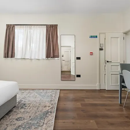 The Turrets, Willesden Apartment London