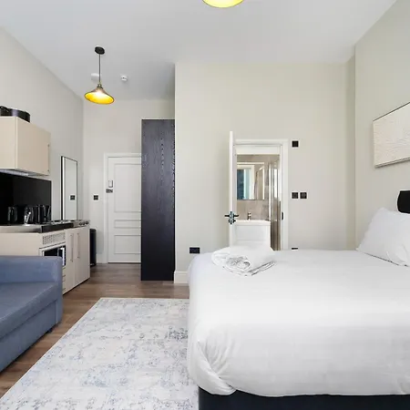 The Turrets, Willesden Apartment *