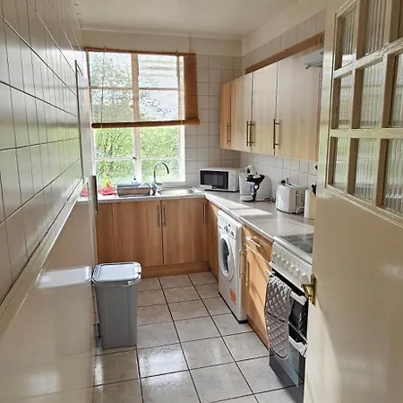 Elegant 1-bed Flat, Sleeps 5, Nw6 - 5 Mins To Jubilee, Bakerloo & Overground Lines *