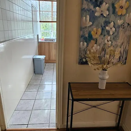 Elegant 1-bed Flat, Sleeps 5, Nw6 - 5 Mins To Jubilee, Bakerloo & Overground Lines *