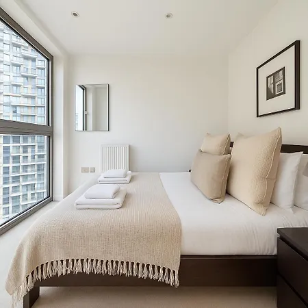 Urban Living In Style In Canary Wharf *
