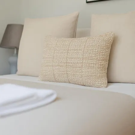 Apartment Urban Living In Style In Canary Wharf
