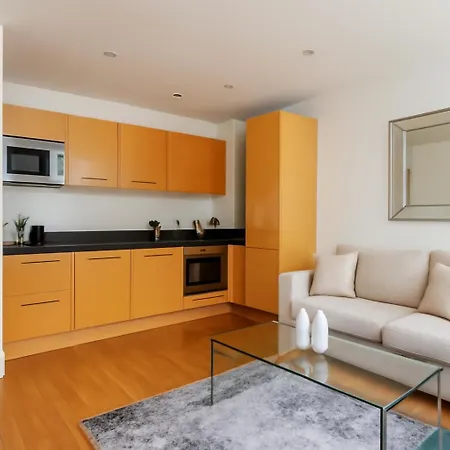 Urban Living In Style In Canary Wharf London