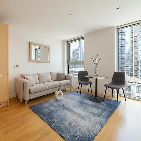Urban Living In Style In Canary Wharf *