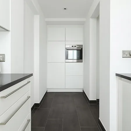 2 Bed In Canary Wharf * London