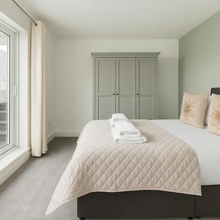 Apartment 2 Bed In Canary Wharf *