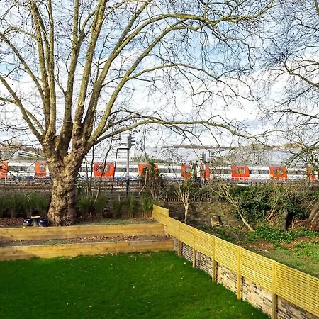 Stunning Three Bed In West Hampstead *