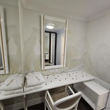 Palms & Retreat By Palette Sta Double * Romford