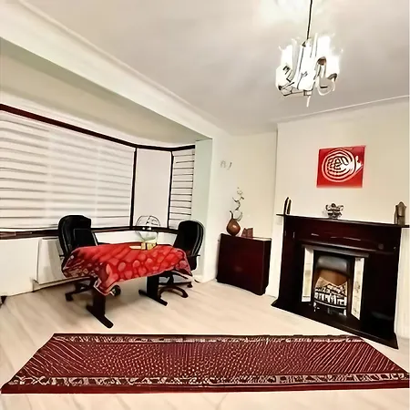 Beautiful Double En-suite Room, Separate Entrance, Ilford, Line Gants Hill, Free Parking Pensjonat Ilford