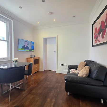 Charming 2 Bedroom Flat In Paddington Apartment