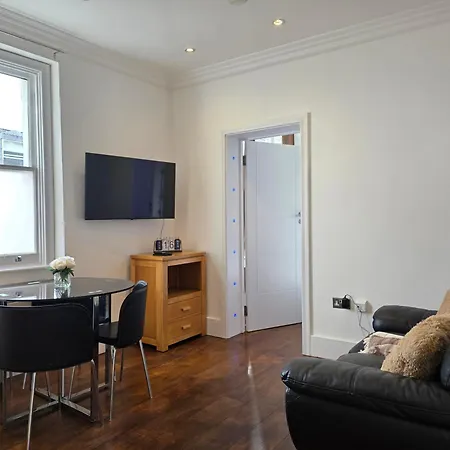 Charming 2 Bedroom Flat In Paddington London