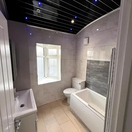 Apartamento Bright 4br 2ba Gem In Wembley - Sleeps 8 *
