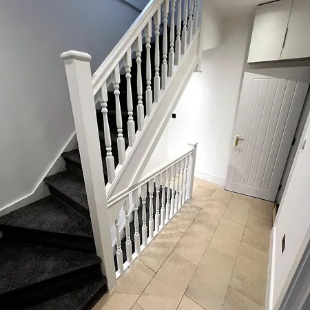Bright 4br 2ba Gem In Wembley - Sleeps 8