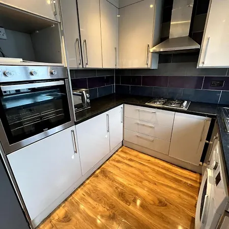 Bright 4br 2ba Gem In Wembley - Sleeps 8 Apartamento