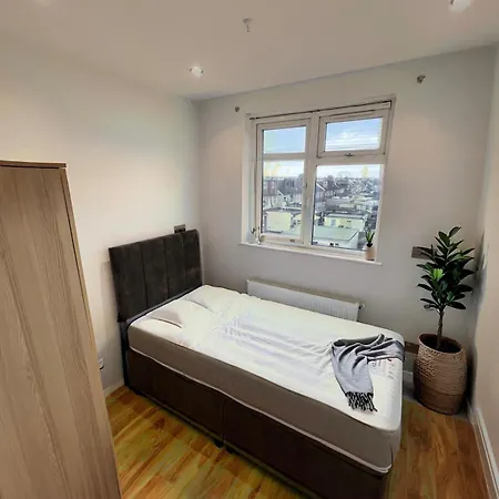 Bright 4br 2ba Gem In Wembley - Sleeps 8 Apartamento