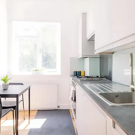 Bright, Spacious 2-bed, 5 Mins From Tube, Sleeps 4 Pass The Keys Apartment *