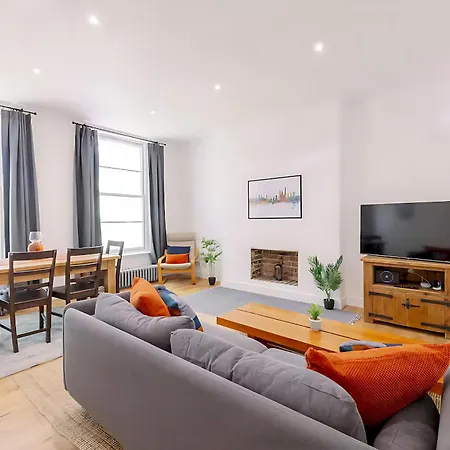Bright, Spacious 2-bed, 5 Mins From Tube, Sleeps 4 Pass The Keys Apartment *