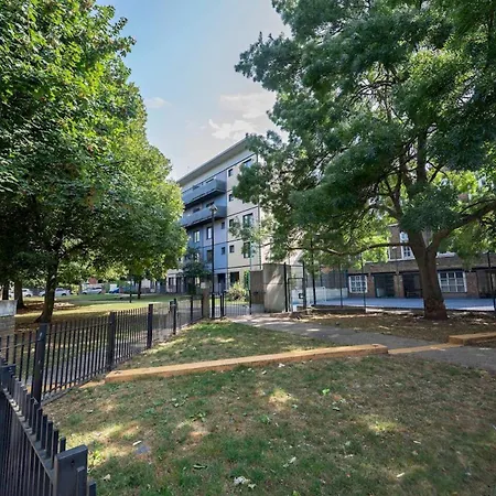 Ac! Serenity, Style In - Mins From Kings X Pass The Keys *