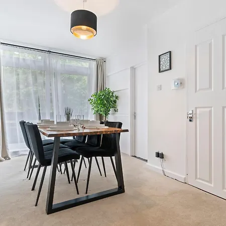 בית נופש Wembley Stadium 4 Bed Pad Free Parking