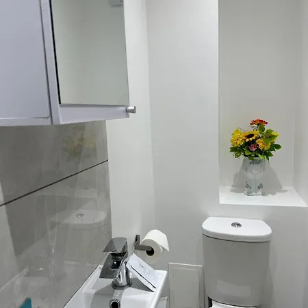 Guest house Light & Lamp, En-suite Studio, In Woolwich London