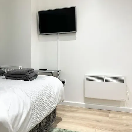 Light & Lamp, En-suite Studio, In Woolwich *