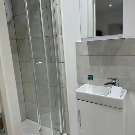 Guest house Light & Lamp, En-suite Studio, In Woolwich *