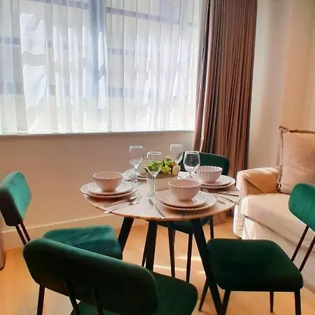 Apartment Modern & 3bedroom Flat With Pvt Balcony Steps From Regent's Park *