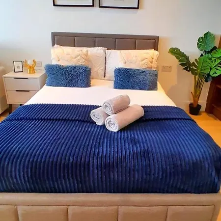 Modern & 3bedroom Flat With Pvt Balcony Steps From Regent's Park Apartment