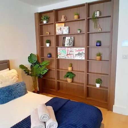 Modern & 3bedroom Flat With Pvt Balcony Steps From Regent's Park Apartment
