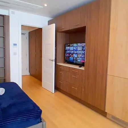 Apartment Modern & 3bedroom Flat With Pvt Balcony Steps From Regent's Park London