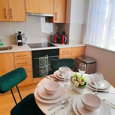 Modern & 3bedroom Flat With Pvt Balcony Steps From Regent's Park Apartment *