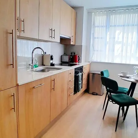 Modern & 3bedroom Flat With Pvt Balcony Steps From Regent's Park