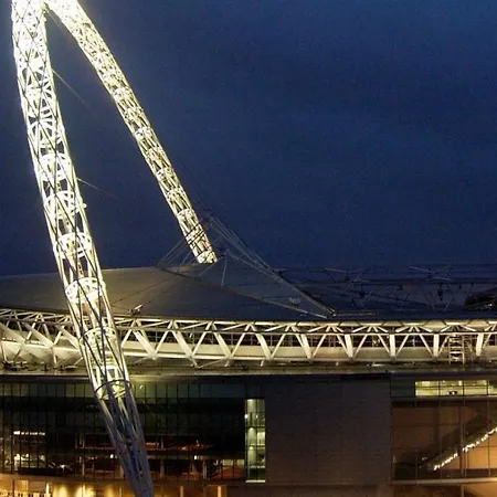 Your Gig Base - For 2, Near Wembley - 25m And Camden - 15m, Parking Apartment Edgware