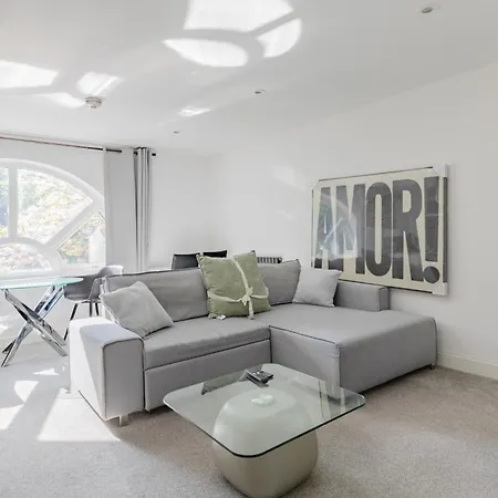 Bright Canal-side Flat Canada Water Apartment London
