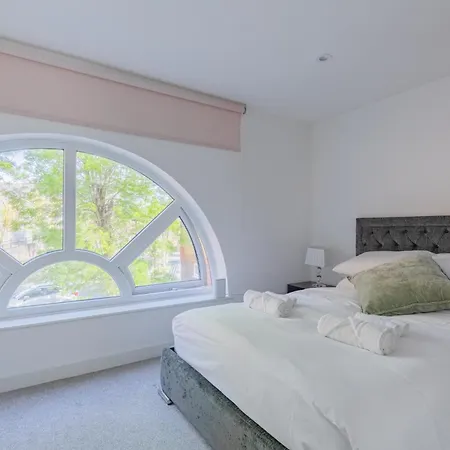 Apartment Bright Canal-side Flat Canada Water London
