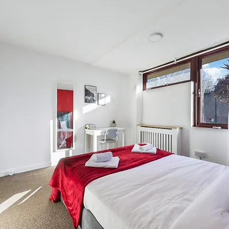 Beautiful Cosy House 4 Mins To Camden Town Station - 1 Min To Camden Market Holiday home *