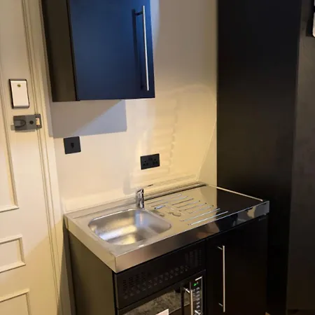 The Turrets, Willesden Apartment London