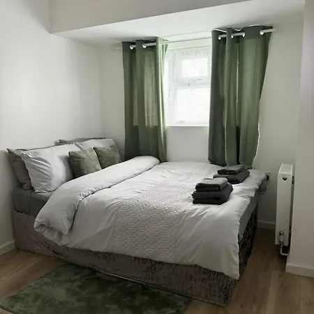 Light & Lamp, En-suite Studio, In Woolwich