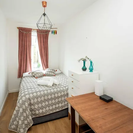 Rustic 4bd Family Retreat In Leafy Leyton Holiday home