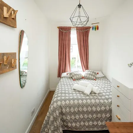 Rustic 4bd Family Retreat In Leafy Leyton Holiday home London