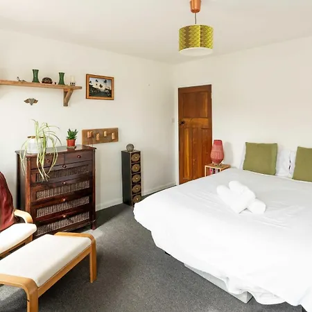 Rustic 4bd Family Retreat In Leafy Leyton Holiday home London